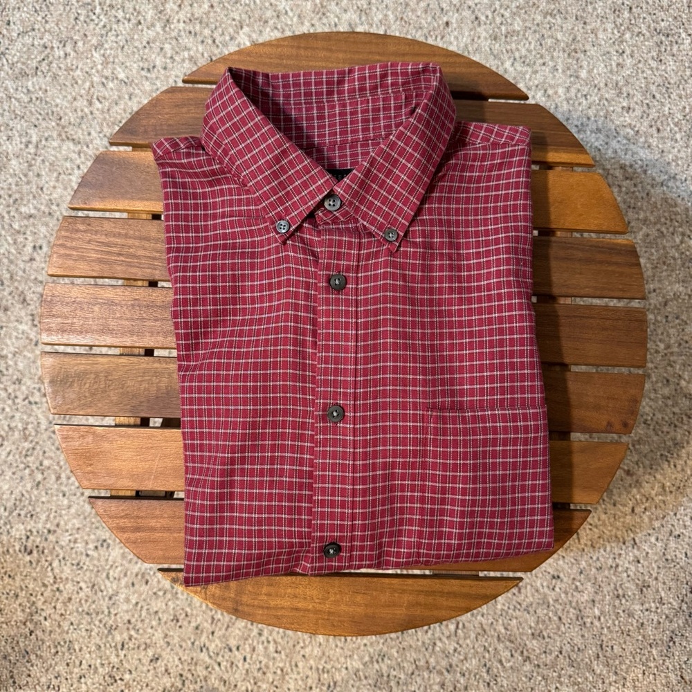 Van Heusen Burgundy Plaid Button Down Shirt/ Size:M